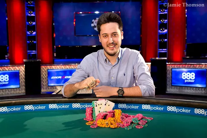 2017: Adrian Mateos vượt qua Bryn Kenney