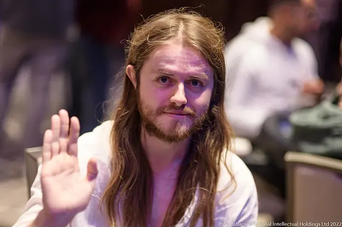 Vì sao tay bài poker chuyên nghiệp Charlie Carrel bị cấm nhập cảnh vào Mỹ?