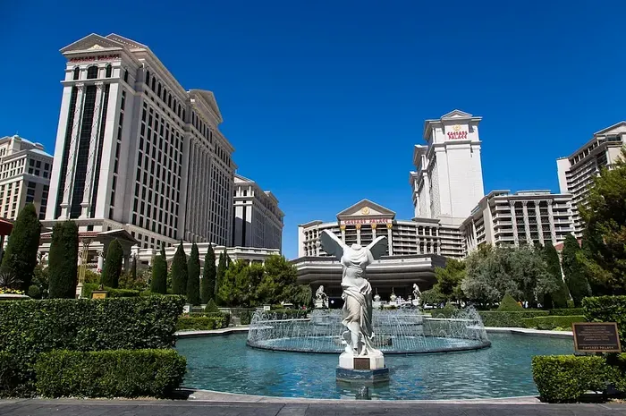 Las Vegas Strip thay đổi diện mạo: Caesars được mua lại trong thương vụ 17,6 tỷ USD