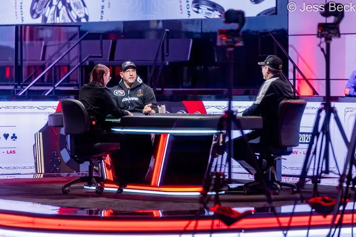 Giải Heads Up $25,000: Mizrachi, Negreanu và Foxen tiến vào vòng trong