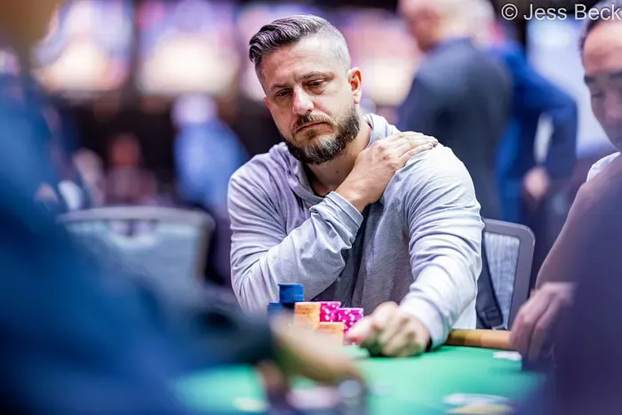 Hellmuth tranh vòng tay thứ 18 tại Event #9