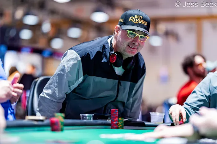 Cập nhật: Phil Hellmuth bị loại ở vị trí thứ bảy sau khi lập kỷ lục WSOP về số lần vào bàn chung kết