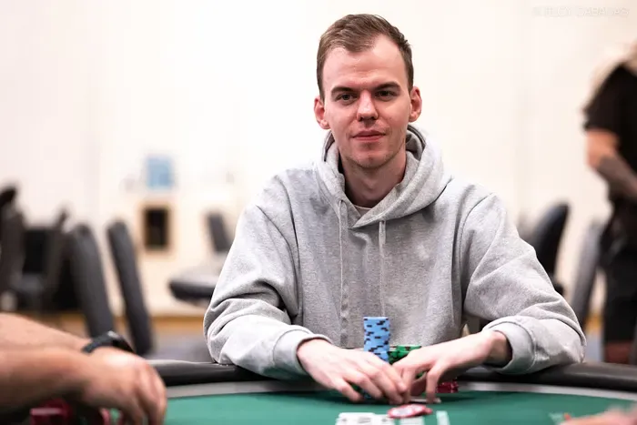 Anatoly Nikitin dẫn đầu $10K GGMillion$ High Roller