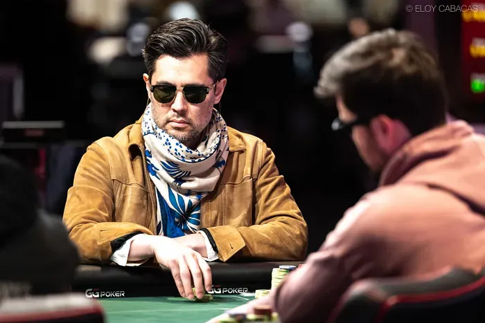 Foxen đuổi theo vòng tay thứ năm tại bàn chung kết High Roller