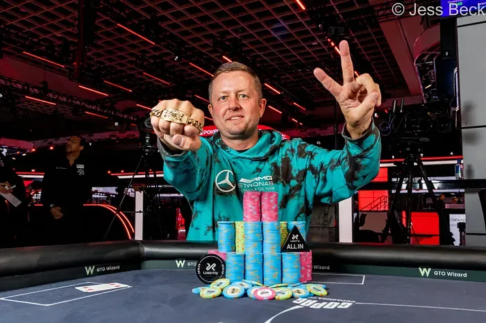 Á quân WSOP Main Event Braxton Dunaway giành chiếc vòng tay thứ hai sau hành trình 'tàu lượn siêu tốc'