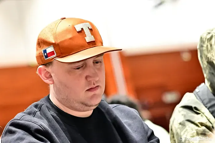 'Texas Mike' liều mình, chạy bài một lần cho pot 1,9 triệu USD