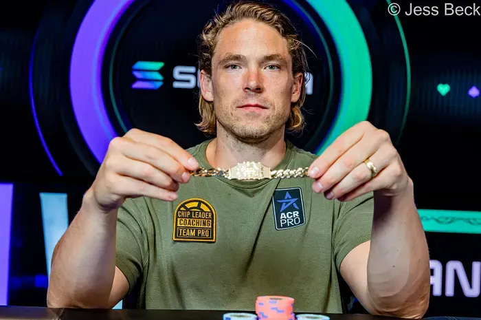 Alex Foxen áp đảo đối thủ, giành chiếc vòng tay WSOP thứ tư