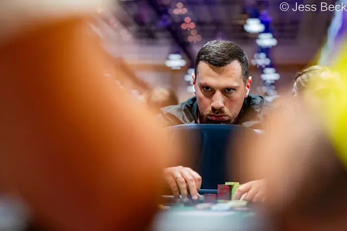 Đôi A của Martirosian Bị Nứt Hai Lần Ở Bubble $100k High Roller