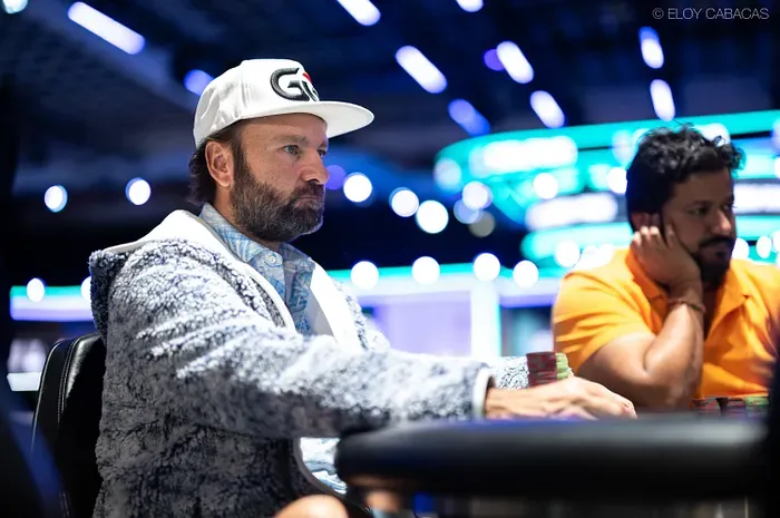 Negreanu mất gần hết stack ngay đầu giải $50K Poker Players Championship