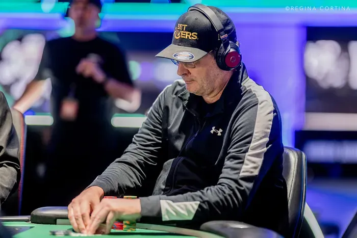 Hellmuth vẫn trong cuộc đua bracelet thứ 18
