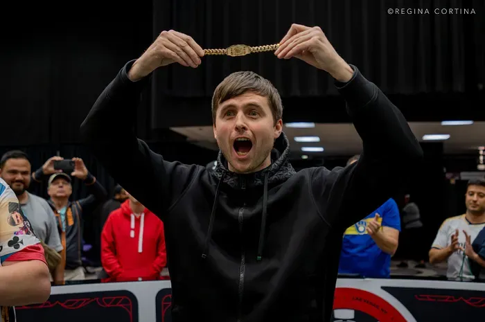 Martin Kabrhel giành chiếc WSOP Bracelet thứ sáu khi tham gia ba giải đấu cùng lúc