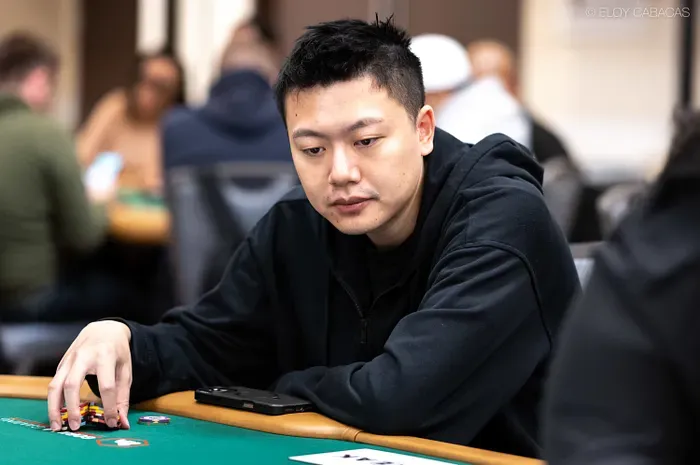 Wesley Fei tưởng đã bị loại nhưng vẫn sống sót tại WSOP Main Event