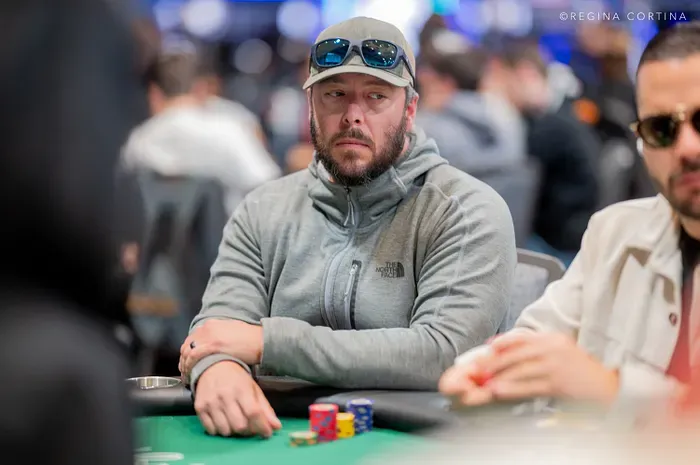 Kỳ thủ Poker suy nghĩ hơn 15 phút tại WSOP Main Event để chờ tăng tiền thưởng