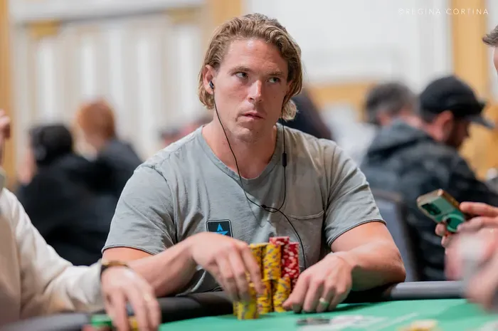 2026 WSOP Ngày 48: Alex Foxen dẫn đầu sớm ở sự kiện $3K PLO 6-Max