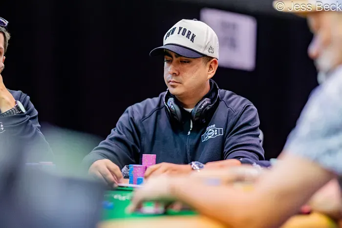 Chỉ còn 12 người chơi ở $300 Gladiators of Poker