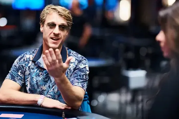Người chơi Poker đạt Royal Flush tại bàn cuối giải đấu lớn nhưng không lật bài