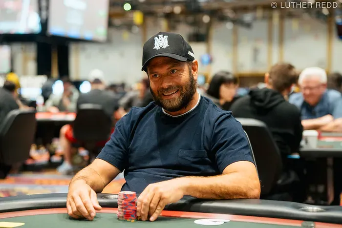 Câu chuyện được kể trên sóng poker