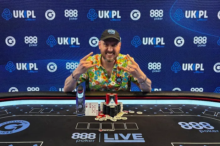 Ian Simpson của 888poker lập cú đúp tại UKPL Manchester