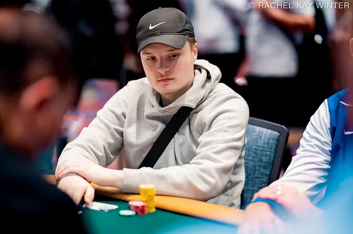 Lucas Jumalon dẫn đầu chip sâu trong hành trình tìm kiếm danh hiệu Main Event thứ hai