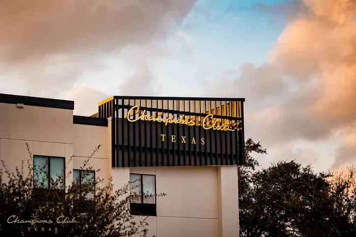 Giới thiệu về Champions Club và giám đốc mới
