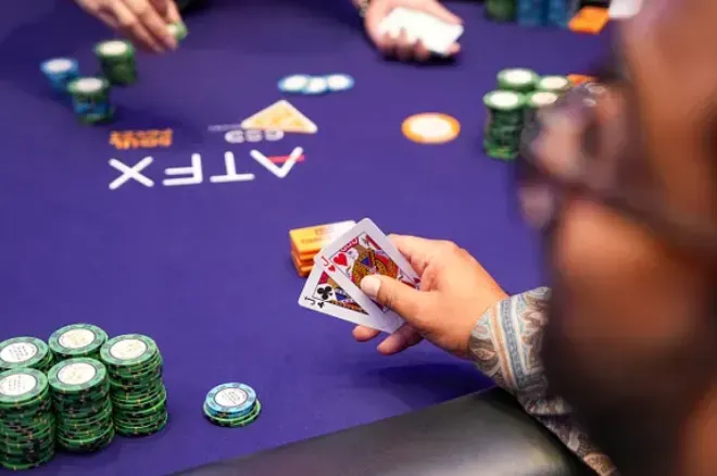 Bạn có dám bluff lớn trước đôi J tại final table giải 10.000 USD?